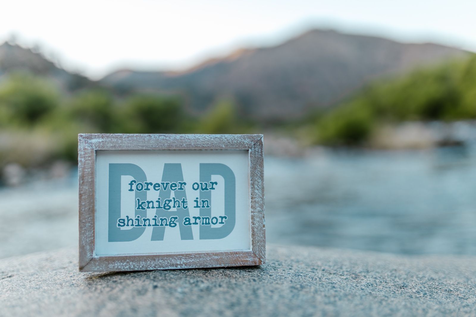 Photo frame with a father's day quote